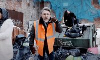 «Барышня, дай-ка мне Смольный»: Шнуров снял клип про неспособность властей Петербурга решить проблему вывоза мусора