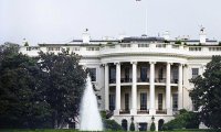 Белый дом почернел