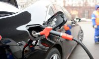Бензин рекордно снизил темпы подорожания