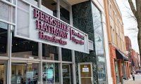 Berkshire Hathaway Уоррена Баффета продолжает скупать акции на волатильных рынках