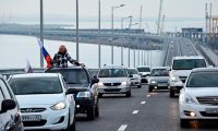 Более тысячи машин проехали по Крымскому мосту в первый час после открытия