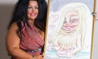 Британка перекроила лицо, чтобы стать похожей на карикатуру