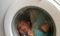 Британка заложила своего 2-летнего сына с синдромом Дауна в стиральную машину