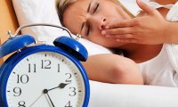 Частые пробуждения по ночам являются причиной плохого настроения