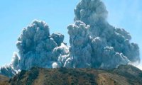 Число погибших в результате извержения вулкана в Японии достигло 43 человек