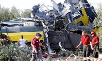 Число жертв от столкновения поездов в Италии выросло до 27