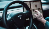 Чистая прибыль Tesla во втором квартале превысила $1 млрд, превзойдя прошлогодний показатель в десять раз