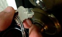 Что делать, если ключ сломался в замке глубокой ночью