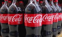 Coca-Cola презентовала коллекцию одежды в честь стеклянной бутылки