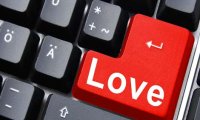 Демонстрация отношений в социальных сетях укрепляет любовь
