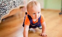 Дети, рожденные зимой, начинают ползать раньше