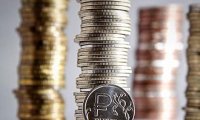 Девальвация рубля перекроет потери бюджета от падения цен на нефть 