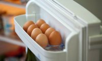 Дверца холодильника - худшее место для хранения яиц