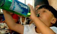 Двухлетний житель Китая признан самым юным алкоголиком планеты