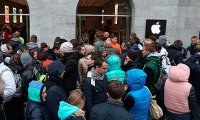 Фанаты Apple уже выстроились в очередь у флагманского магазина Apple Store