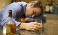 Финансовый успех может стать причиной алкоголизма