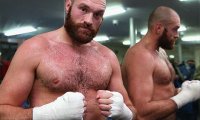 Фьюри отказался от чемпионских поясов по версия WBO и WBA