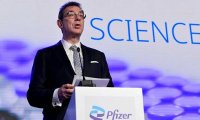 Гендиректор Pfizer заявил, что люди вернутся к нормальной жизни в течение года