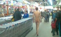 Голый парень разгуливал по супермаркету в Благовещенске