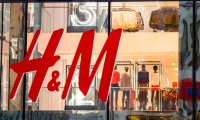H&M столкнулся с критикой в Китае из-за отказа покупать хлопок из Синьцзяна