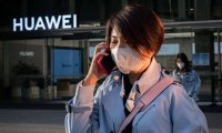 Huawei снизила поставки смартфонов на фоне санкций США