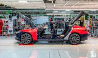 Илон Маск возобновляет производство Tesla, несмотря на запрет местных властей