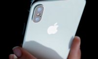 iPhone X калечит владельцев, вырывая им волосы