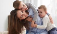 Исследование показывает, что двое детей могут быть лучшими для психического здоровья женщины