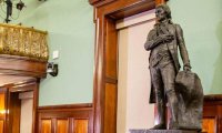 Из мэрии Нью-Йорка вынесли статую Томаса Джефферсона, простоявшую там 187 лет