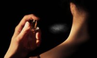 Как духи и лосьоны влияют на вашу естественную химическую защиту