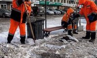 Коммунальщики отказались убирать снег в Екатеринбурге, заявив, что он слишком твердый