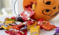Компания Hershey заявила, что не сможет удовлетворить спрос на конфеты к Хэллоуину в этом году