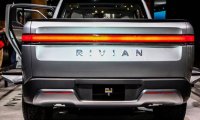 Компания Rivian, финансируемая Amazon, отложила первые поставки электромобилей до сентября