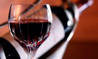 Красное вино защищает от кариеса и болезни десен