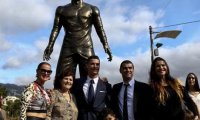 Криштиану Роналду установили памятник на острове Мадейра