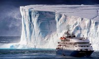 Крупнейший в мире айсберг выходит в открытый океан