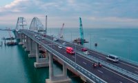 Крымский мост открыли для грузового транспорта