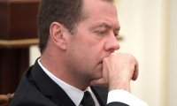 Куда исчезает Медведев в сложных ситуациях?
