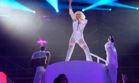 Леди Гага разделась догола во время концерта