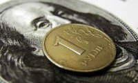 Петров предрекает укрепление рубля