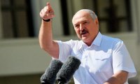 Лукашенко: «Нас хотят обуть в лапти и погонять плеткой!»