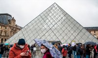 Лувр, закрытые из-за вспышки коронавируса, вновь открыл свои двери для посетителей