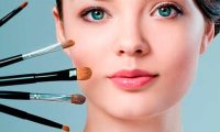 Макияж может стать причиной слепоты