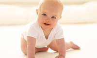Малыши, которые родились зимой, раньше начинают ползать