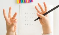 Математику проще освоить с помощью пальцев