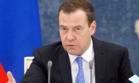 Медведев предложил значительно повысить пособия на детей