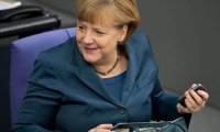 Меркель пользуется телефоном с антишпионским чипом