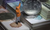 Минфин ждет укрепления рубля, а пока он падает