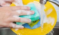Мытье посуды избавляет от стресса не хуже медитации