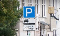 На 75 улицах в центре Москвы с понедельника подорожала парковка